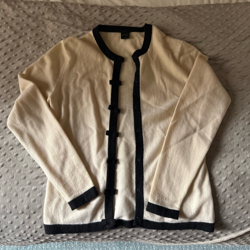 Cardigan black and white